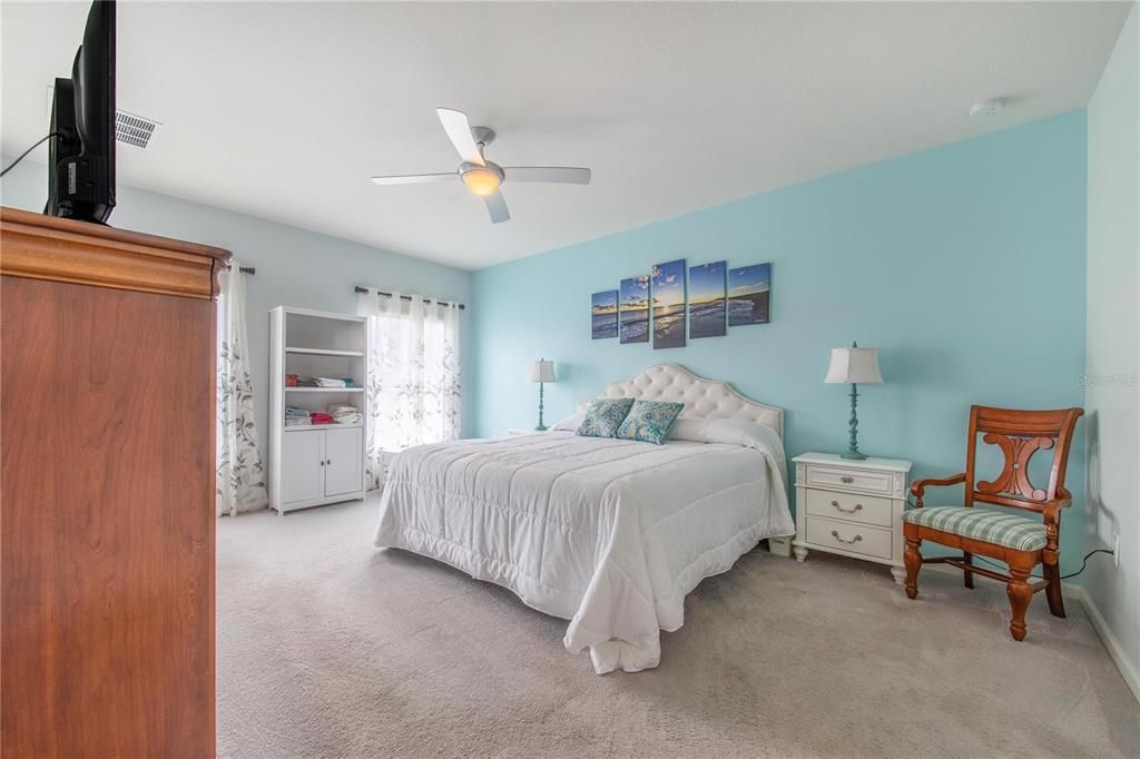 For Sale: $335,000 (4 beds, 2 baths, 1703 Square Feet)