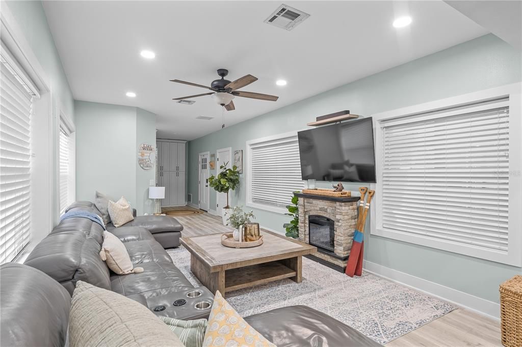 For Sale: $849,900 (4 beds, 2 baths, 2005 Square Feet)