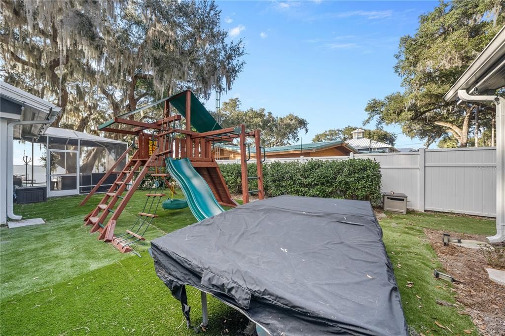 For Sale: $849,900 (4 beds, 2 baths, 2005 Square Feet)