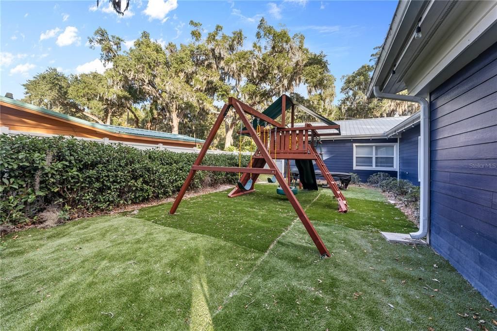 For Sale: $849,900 (4 beds, 2 baths, 2005 Square Feet)