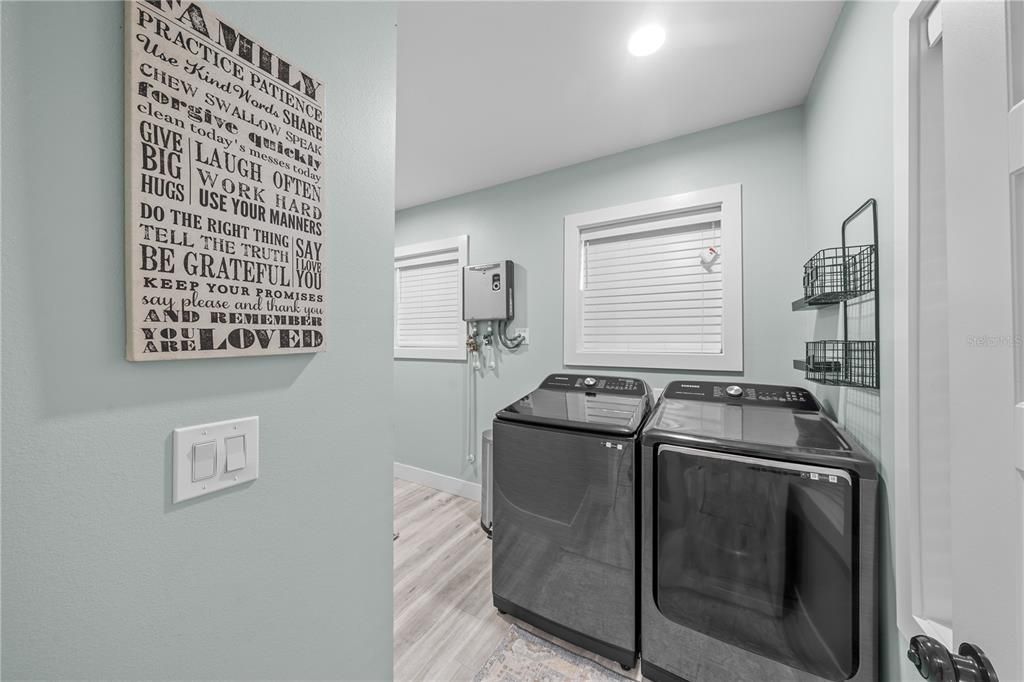 For Sale: $849,900 (4 beds, 2 baths, 2005 Square Feet)