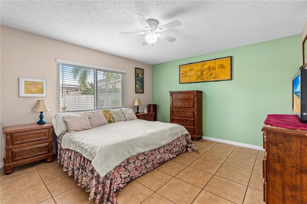 En Venta: $245,000 (2 camas, 2 baños, 1295 Pies cuadrados)