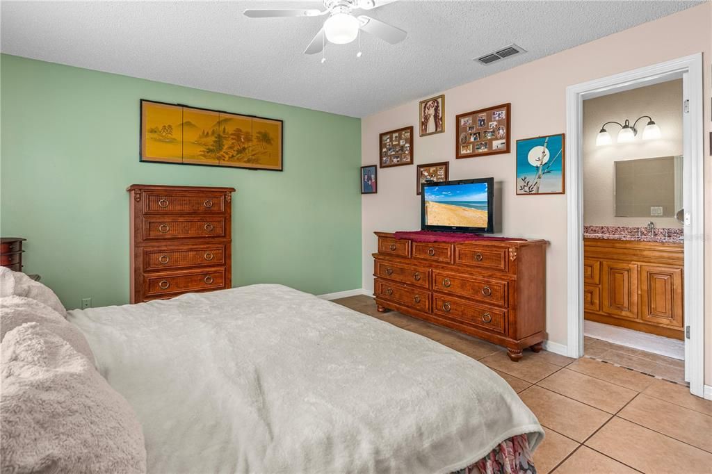 En Venta: $245,000 (2 camas, 2 baños, 1295 Pies cuadrados)