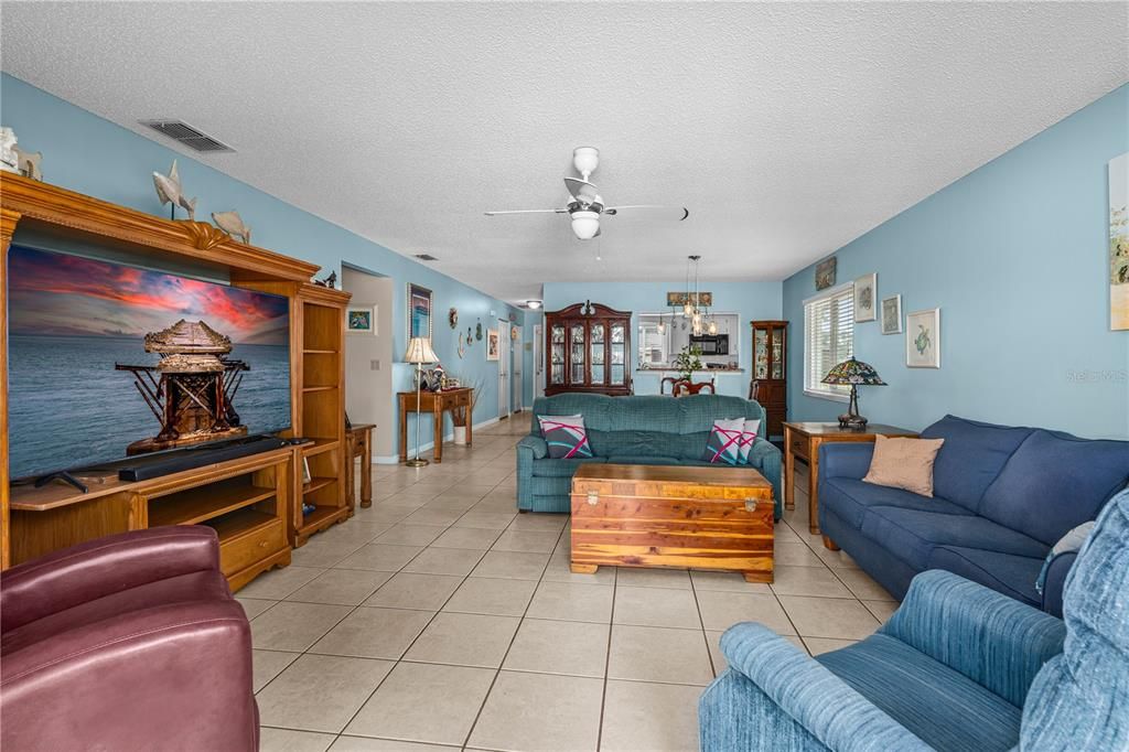 En Venta: $245,000 (2 camas, 2 baños, 1295 Pies cuadrados)