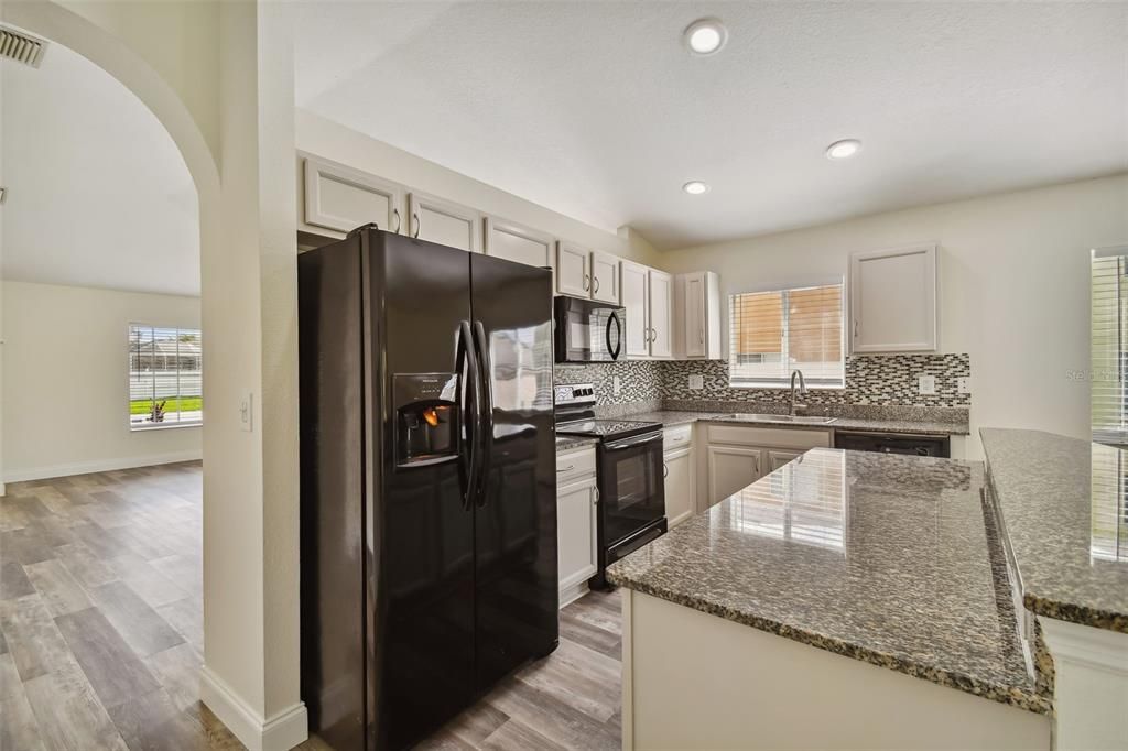 出租: $2,600 (4 贝兹, 2 浴室, 1971 平方英尺)