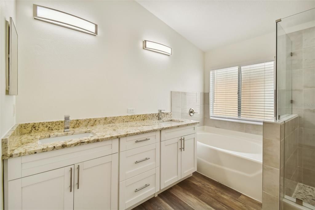 出租: $2,600 (4 贝兹, 2 浴室, 1971 平方英尺)