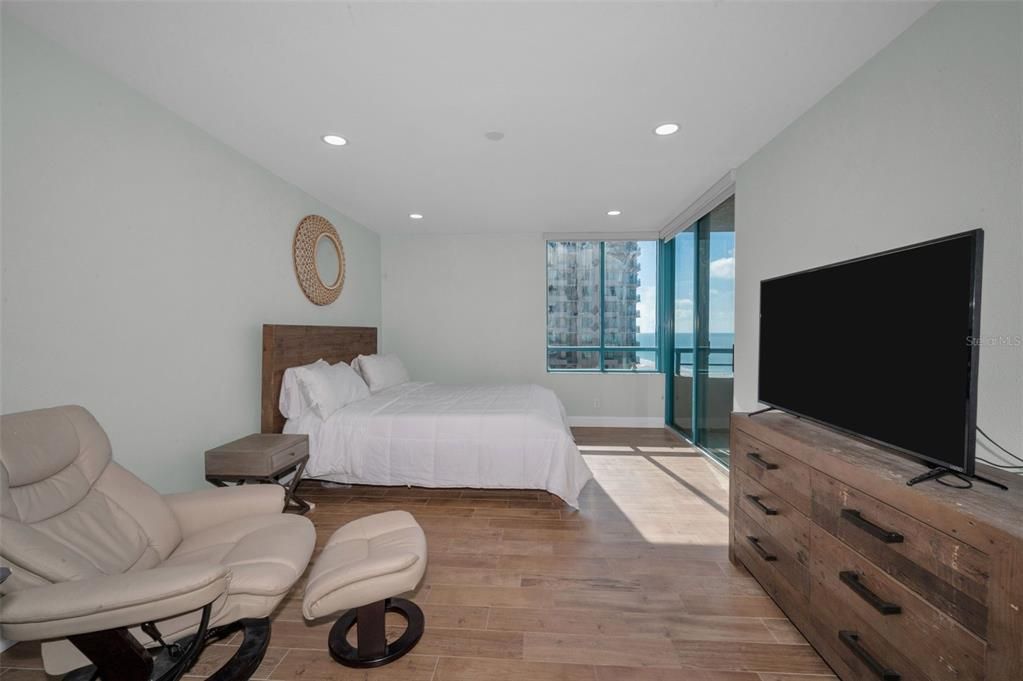 For Rent: $7,500 (3 beds, 2 baths, 1800 Square Feet)