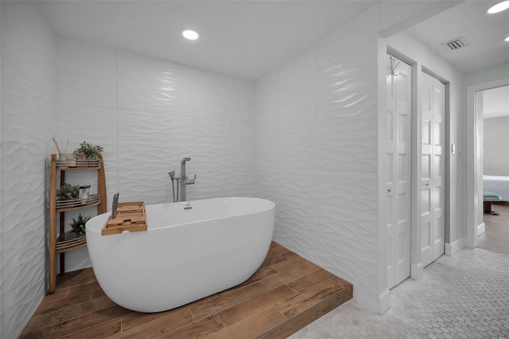 For Rent: $7,500 (3 beds, 2 baths, 1800 Square Feet)