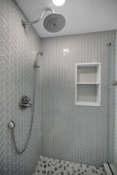 For Rent: $7,500 (3 beds, 2 baths, 1800 Square Feet)