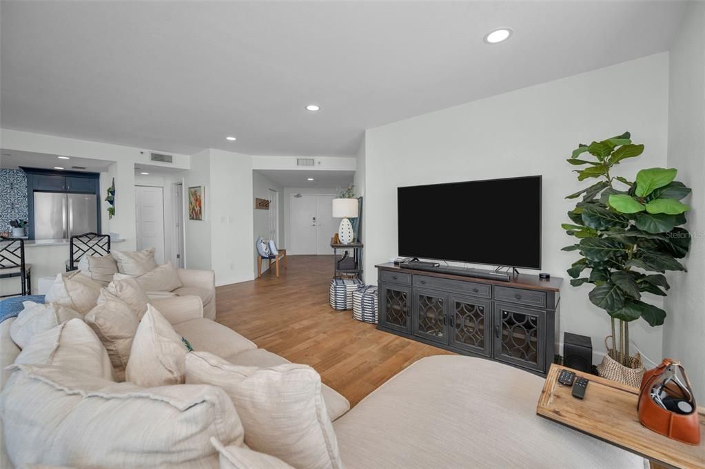 For Rent: $7,500 (3 beds, 2 baths, 1800 Square Feet)