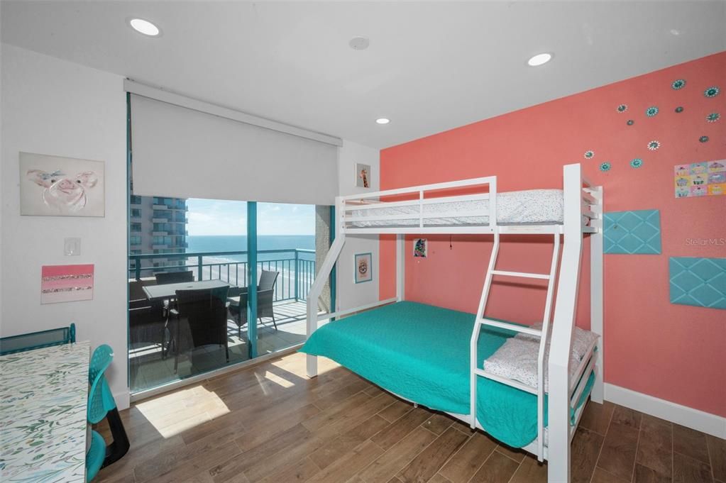 For Rent: $7,500 (3 beds, 2 baths, 1800 Square Feet)