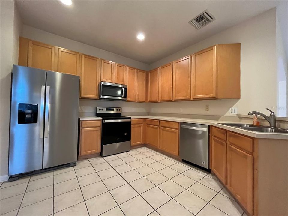 For Rent: $2,499 (3 beds, 2 baths, 1537 Square Feet)
