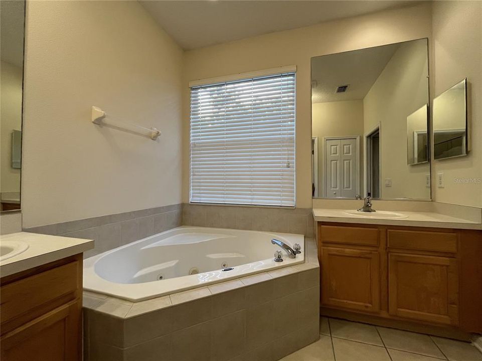 For Rent: $2,499 (3 beds, 2 baths, 1537 Square Feet)