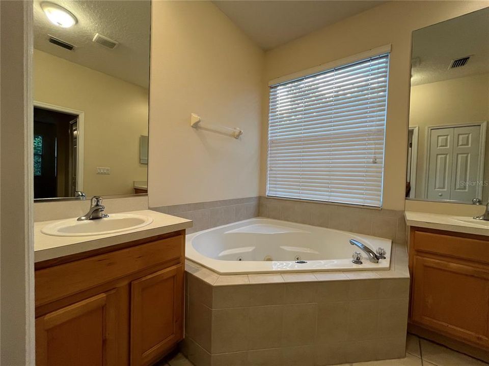 For Rent: $2,499 (3 beds, 2 baths, 1537 Square Feet)