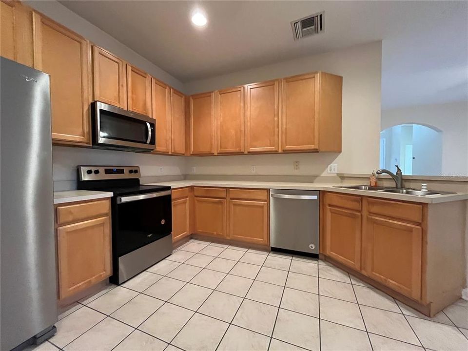 For Rent: $2,499 (3 beds, 2 baths, 1537 Square Feet)