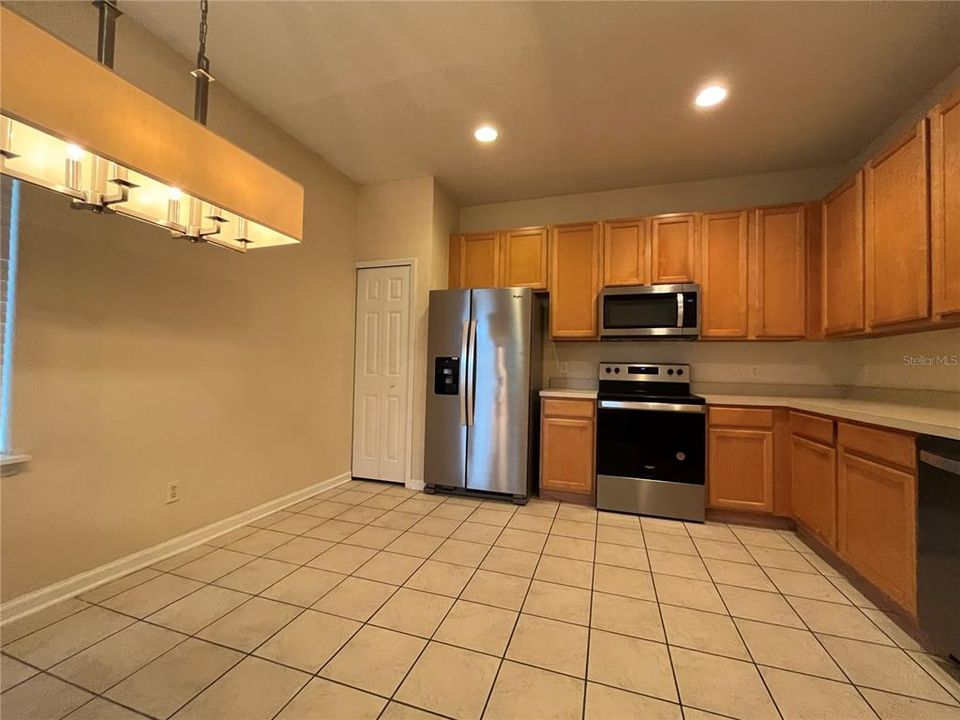 For Rent: $2,499 (3 beds, 2 baths, 1537 Square Feet)