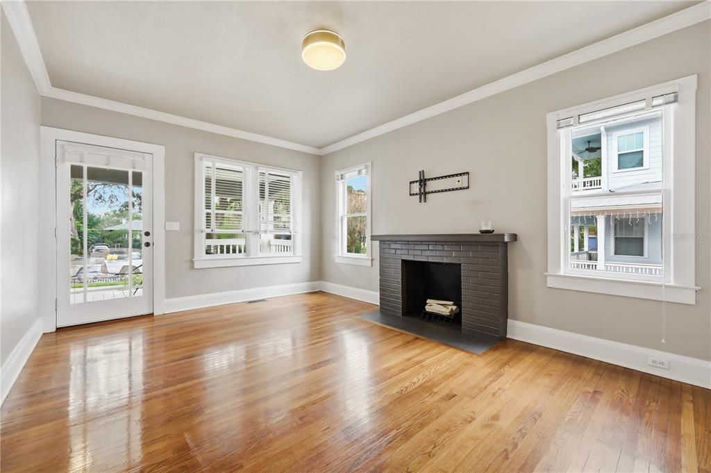 For Rent: $3,500 (3 beds, 2 baths, 1382 Square Feet)