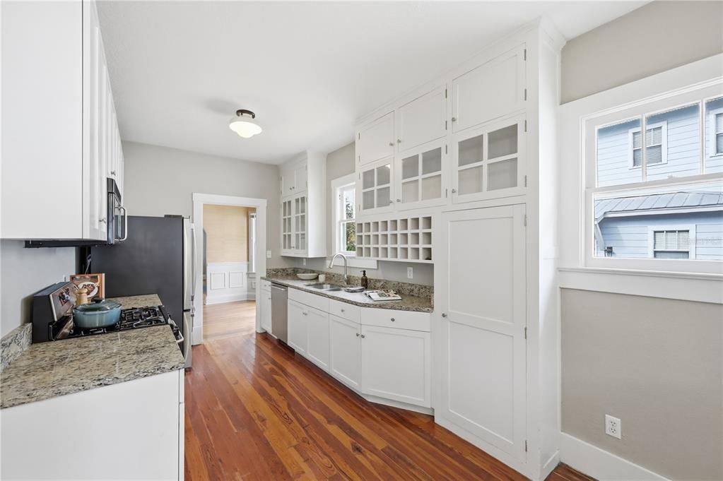 For Rent: $3,500 (3 beds, 2 baths, 1382 Square Feet)