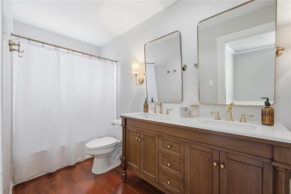 For Rent: $3,500 (3 beds, 2 baths, 1382 Square Feet)