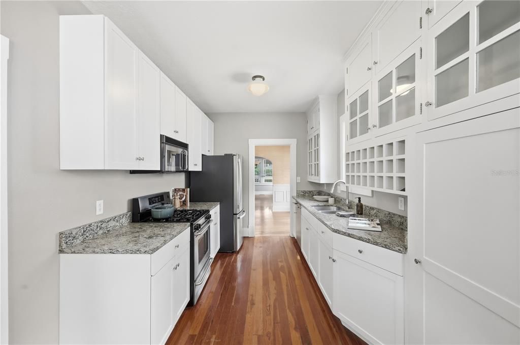 For Rent: $3,500 (3 beds, 2 baths, 1382 Square Feet)