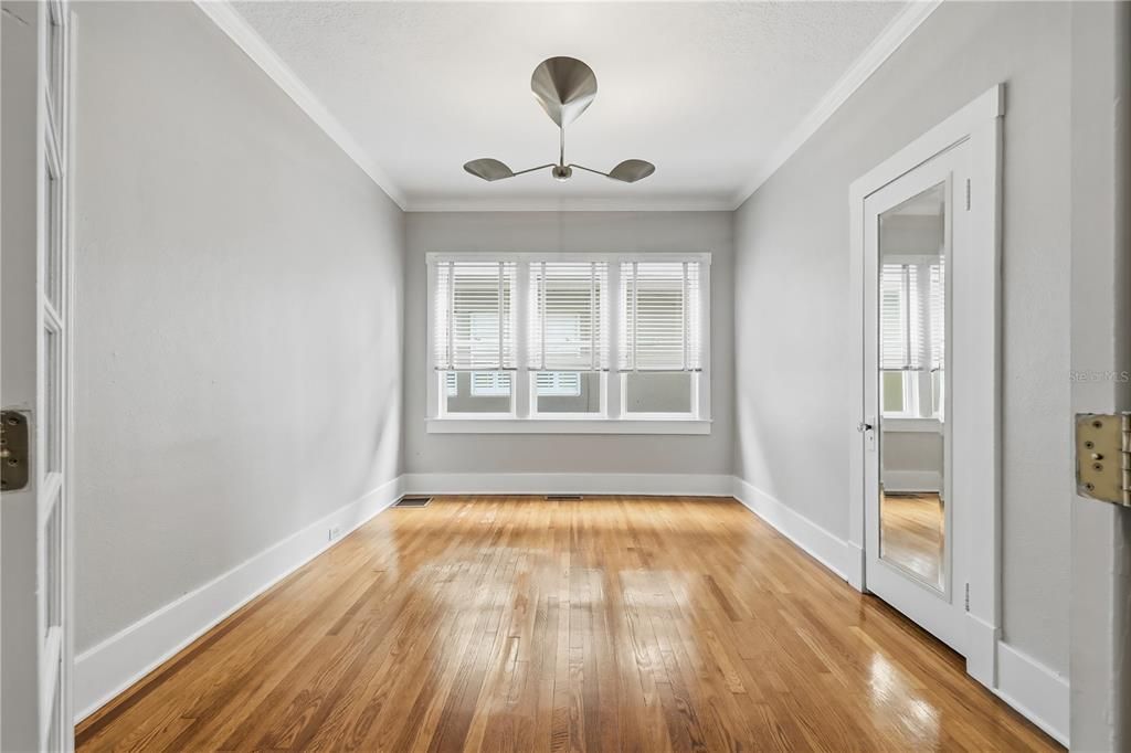 For Rent: $3,500 (3 beds, 2 baths, 1382 Square Feet)