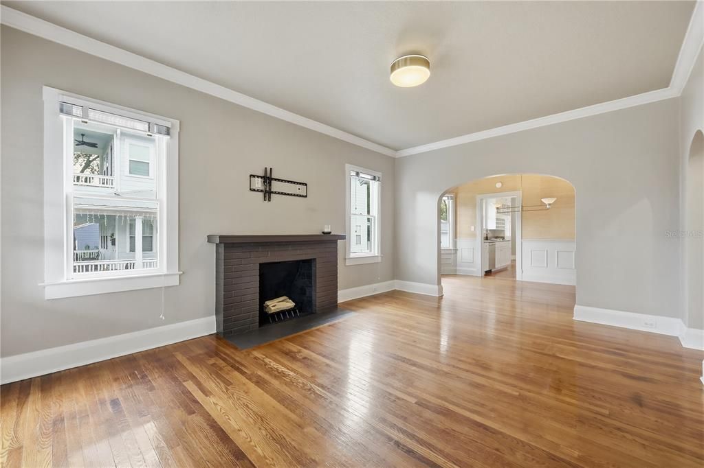 For Rent: $3,500 (3 beds, 2 baths, 1382 Square Feet)