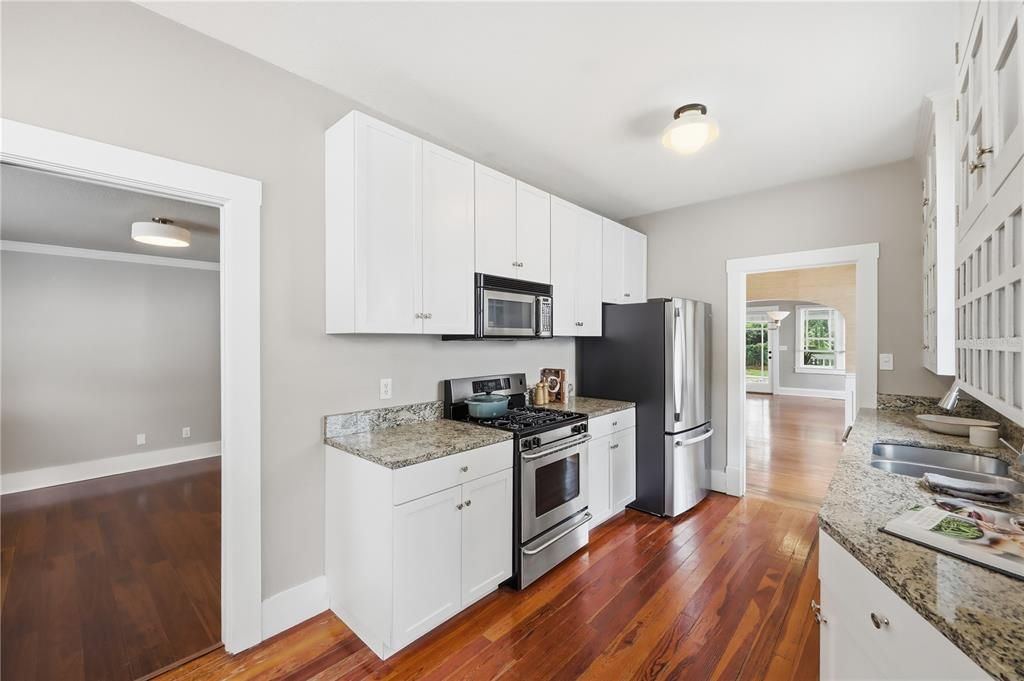 For Rent: $3,500 (3 beds, 2 baths, 1382 Square Feet)