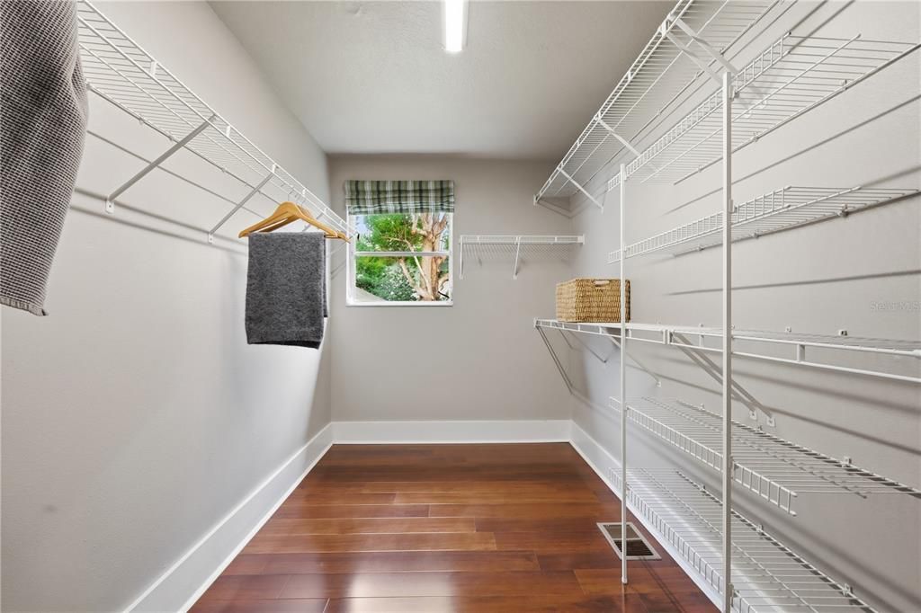 For Rent: $3,500 (3 beds, 2 baths, 1382 Square Feet)