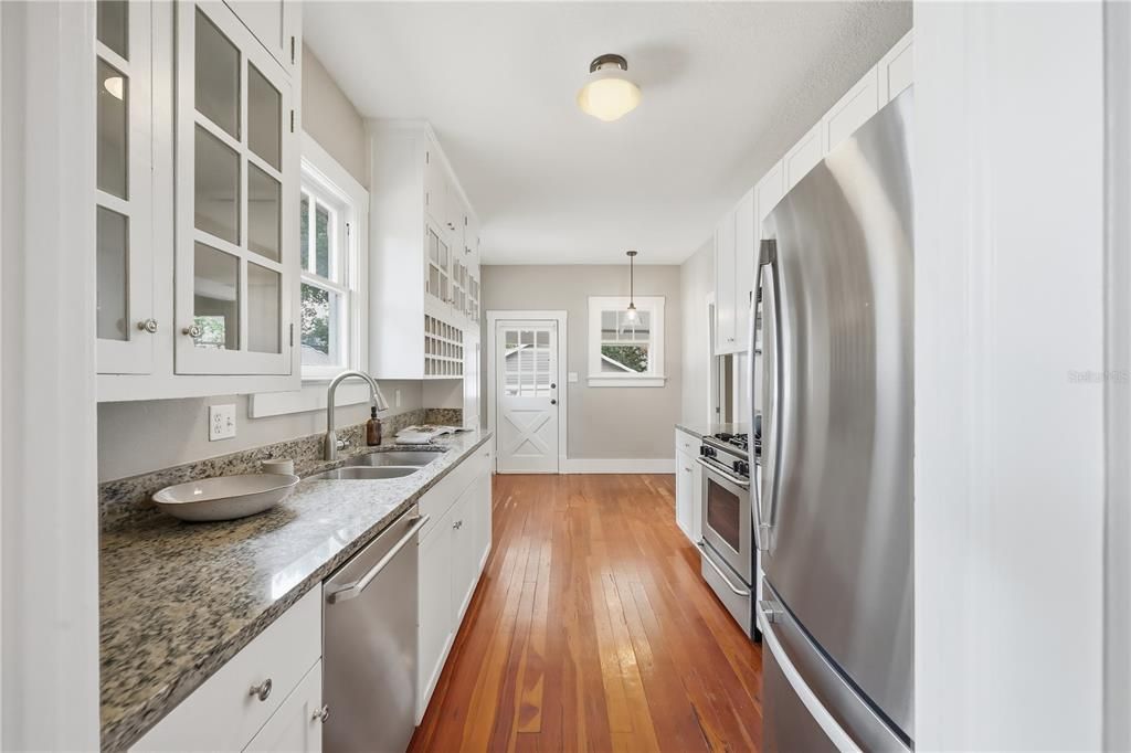 For Rent: $3,500 (3 beds, 2 baths, 1382 Square Feet)