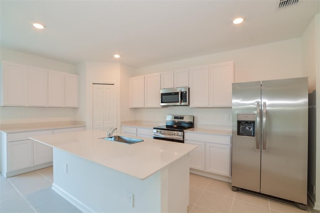 En Renta: $2,060 (5 camas, 2 baños, 2112 Pies cuadrados)