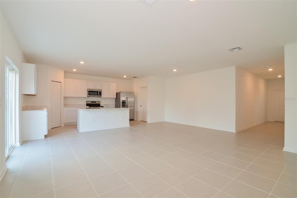 En Renta: $2,060 (5 camas, 2 baños, 2112 Pies cuadrados)