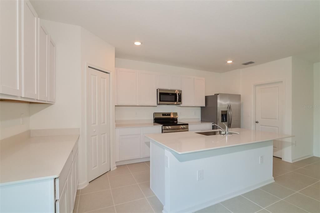 En Renta: $2,060 (5 camas, 2 baños, 2112 Pies cuadrados)