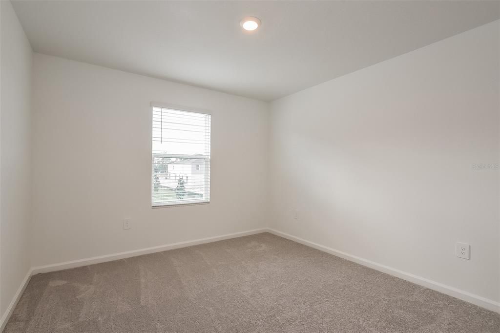 For Rent: $2,175 (5 beds, 2 baths, 2326 Square Feet)