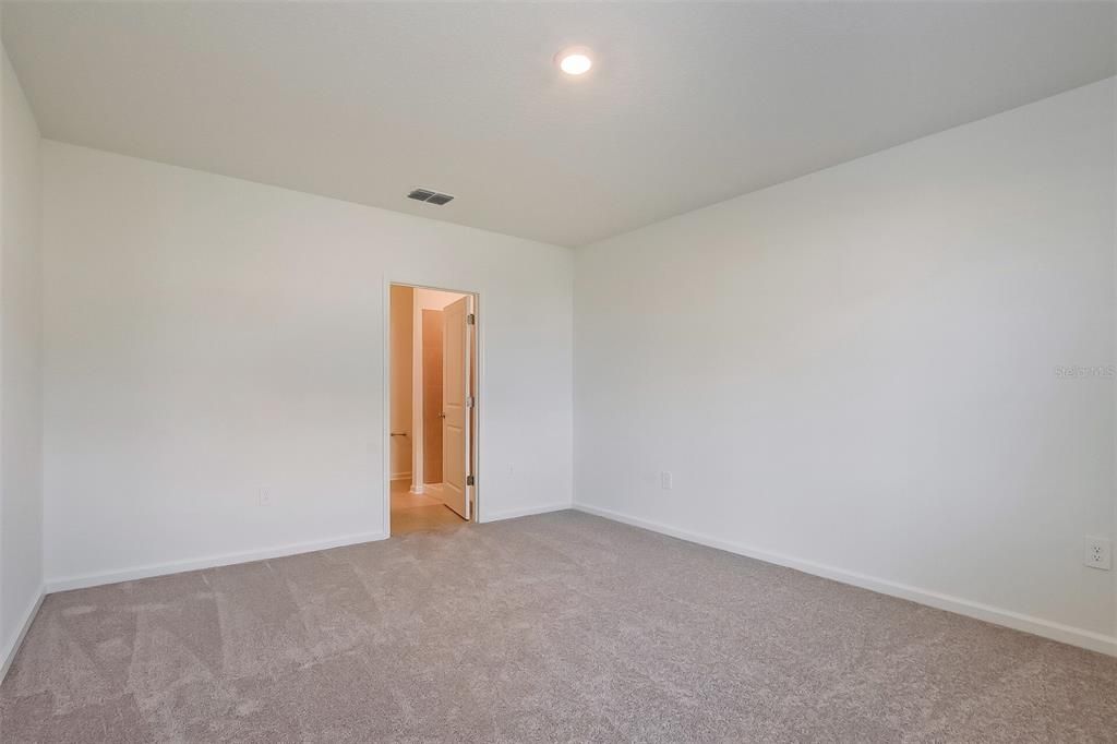 For Rent: $2,175 (5 beds, 2 baths, 2326 Square Feet)