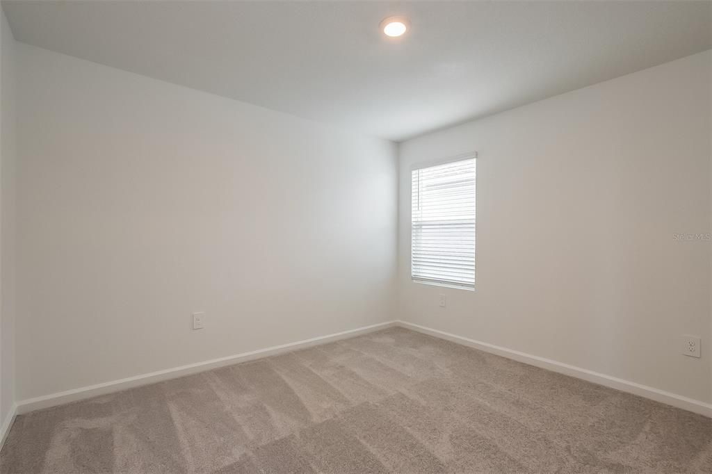 For Rent: $2,175 (5 beds, 2 baths, 2326 Square Feet)