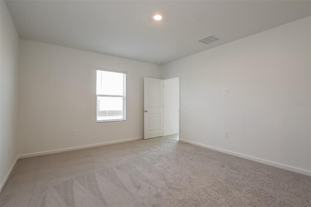 For Rent: $2,175 (5 beds, 2 baths, 2326 Square Feet)