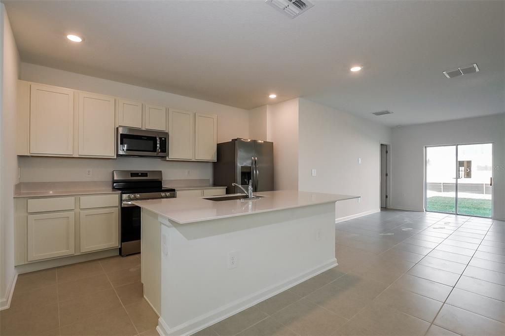 For Rent: $2,175 (5 beds, 2 baths, 2326 Square Feet)