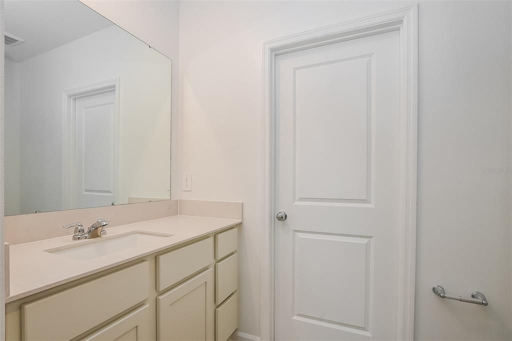 For Rent: $2,175 (5 beds, 2 baths, 2326 Square Feet)