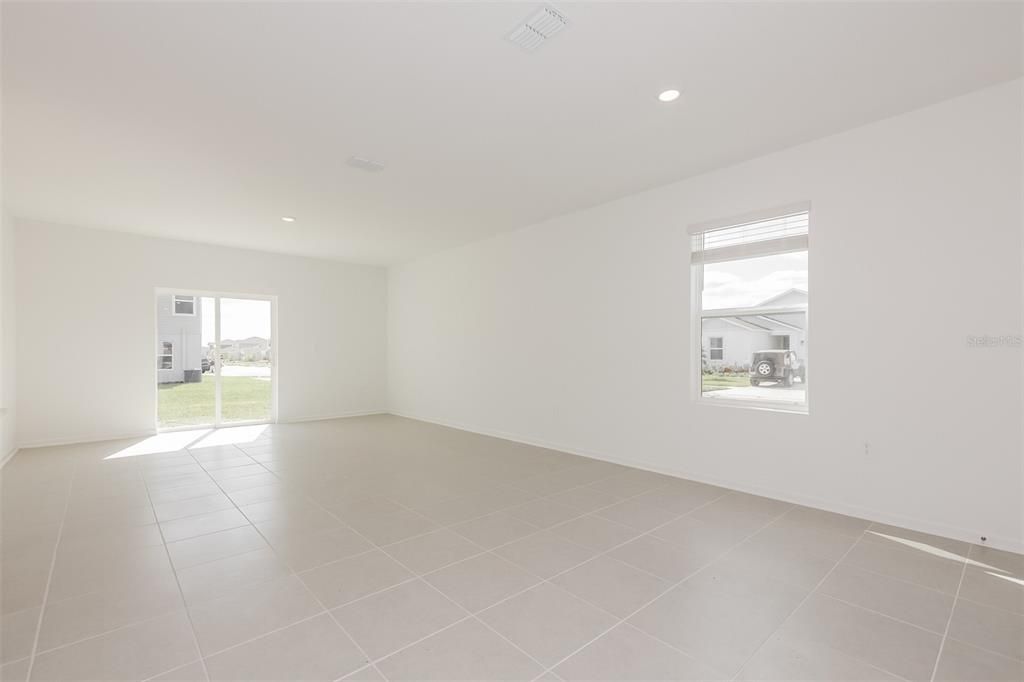 В аренду: $2,275 (6 спален, 3 ванн, 2463 Квадратных фут)