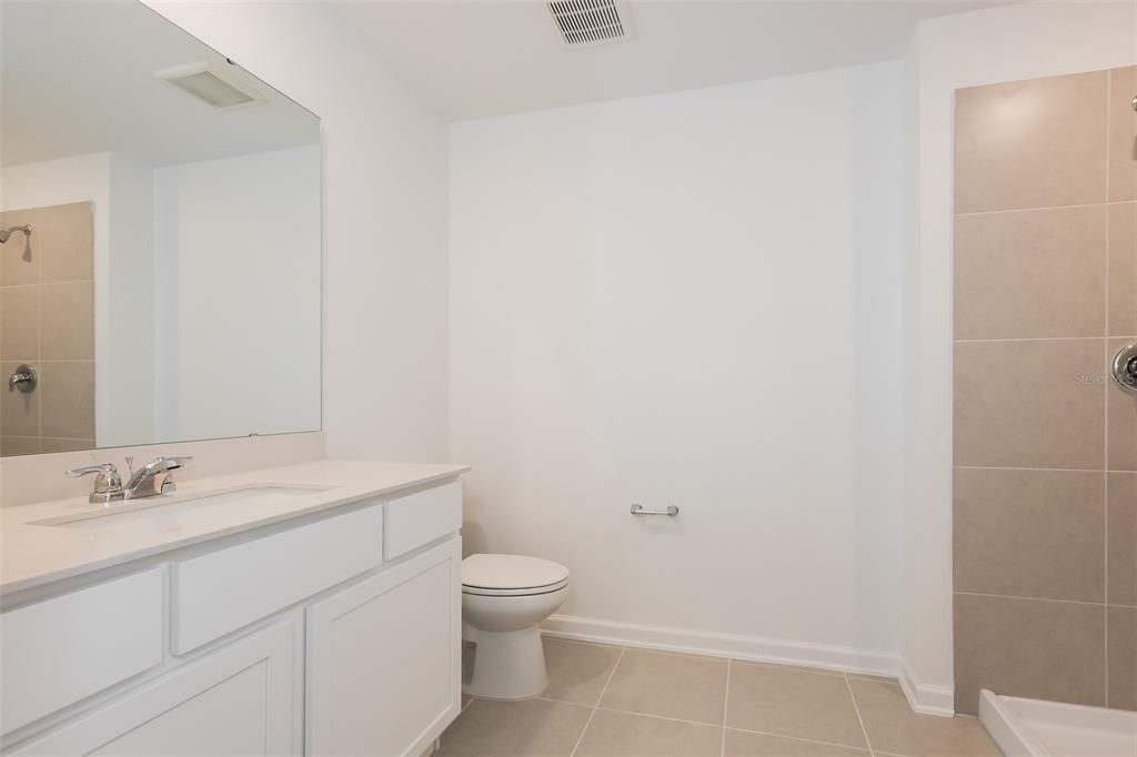 В аренду: $2,275 (6 спален, 3 ванн, 2463 Квадратных фут)