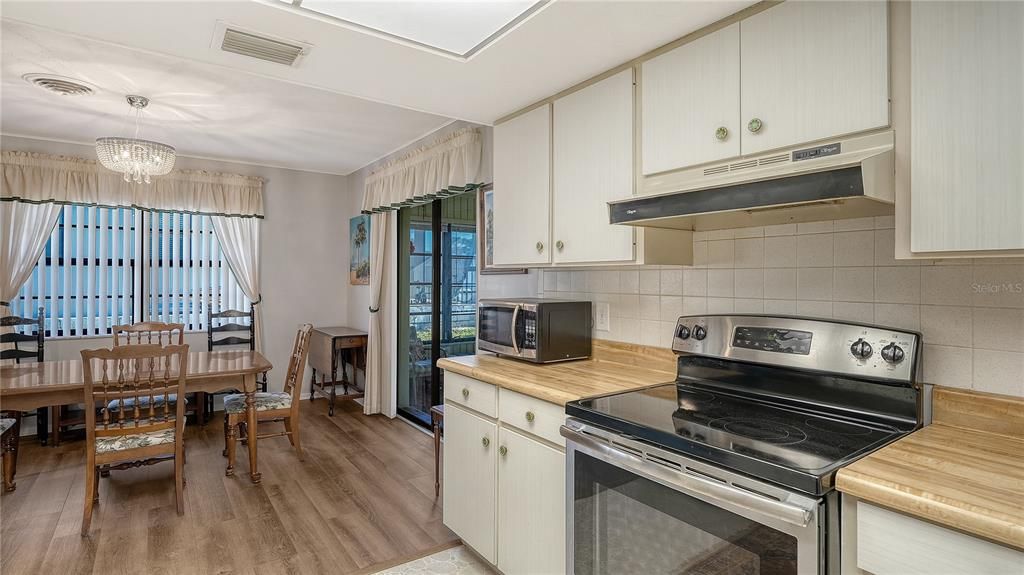 For Sale: $399,000 (2 beds, 2 baths, 1618 Square Feet)