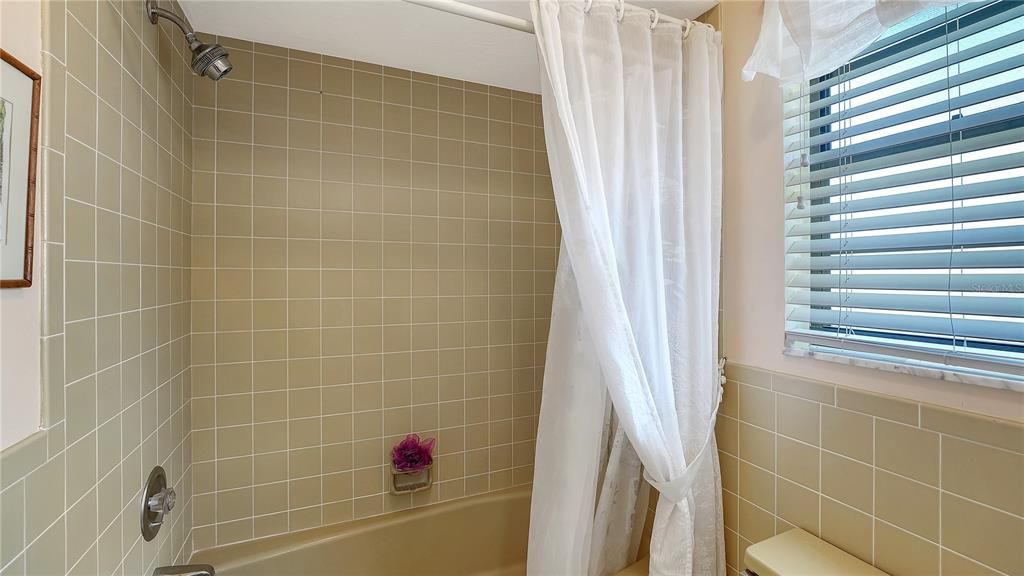 For Sale: $399,000 (2 beds, 2 baths, 1618 Square Feet)