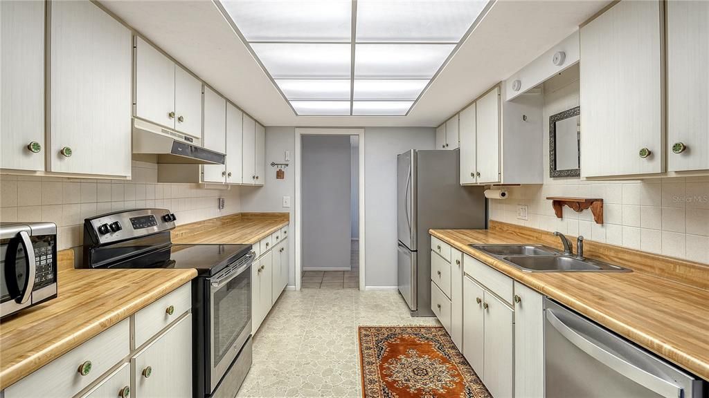 For Sale: $399,000 (2 beds, 2 baths, 1618 Square Feet)