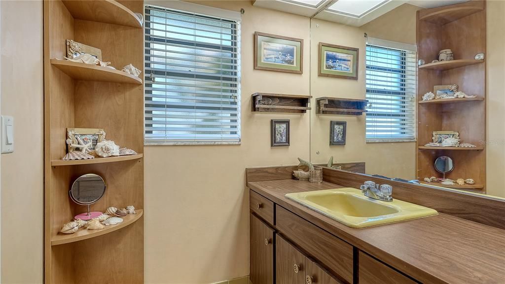 For Sale: $399,000 (2 beds, 2 baths, 1618 Square Feet)