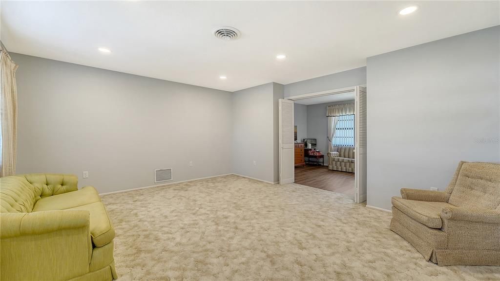 For Sale: $399,000 (2 beds, 2 baths, 1618 Square Feet)