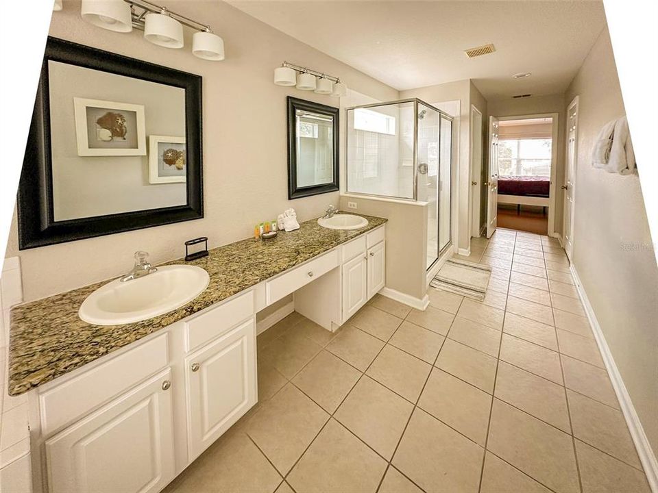 For Sale: $750,000 (6 beds, 4 baths, 2812 Square Feet)