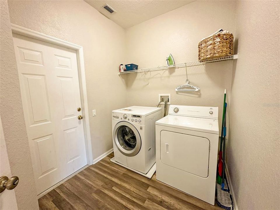 For Sale: $750,000 (6 beds, 4 baths, 2812 Square Feet)