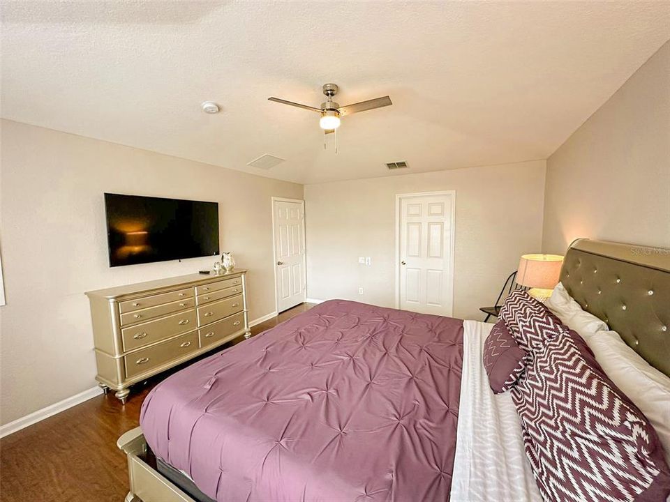 For Sale: $750,000 (6 beds, 4 baths, 2812 Square Feet)