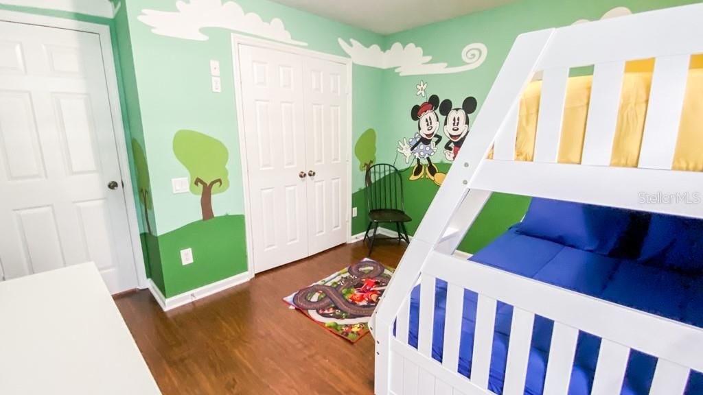 For Sale: $750,000 (6 beds, 4 baths, 2812 Square Feet)