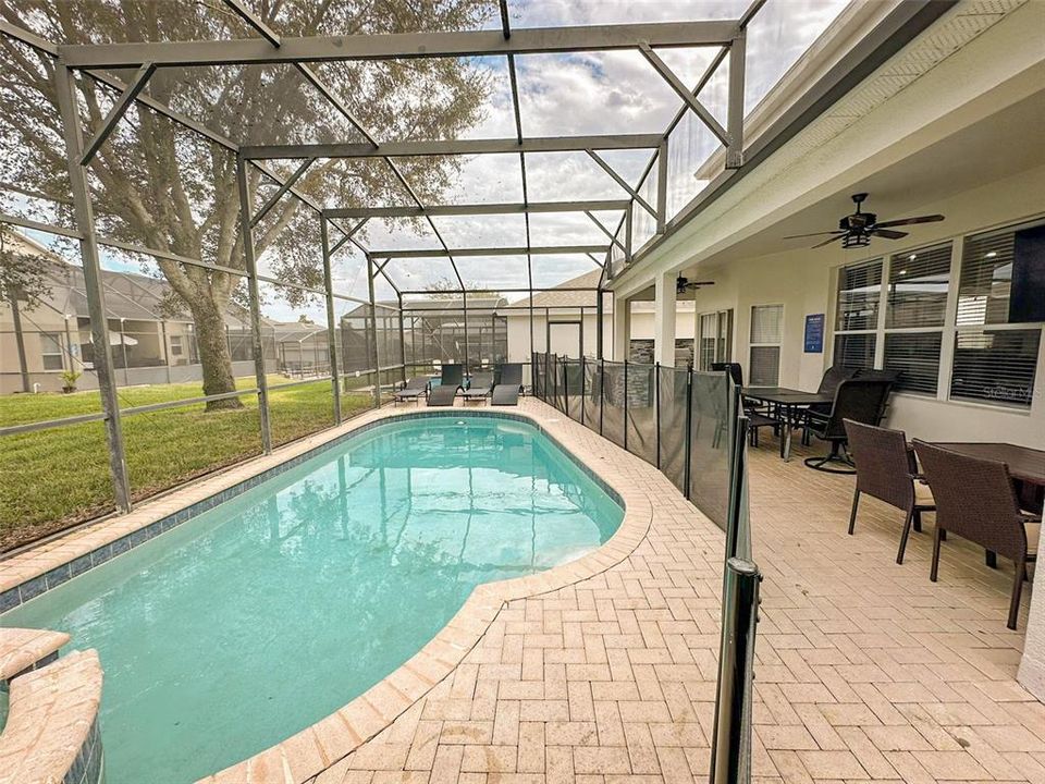 For Sale: $750,000 (6 beds, 4 baths, 2812 Square Feet)